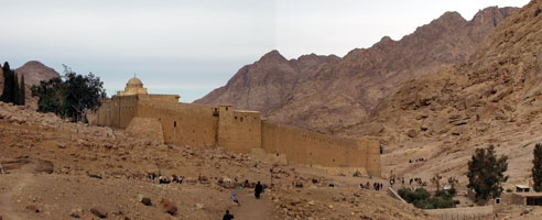 Nach der Wanderung auf den Berg Moses kommt man am Kloster vorbei (Foto: Eichner-Ramm) Nach der Wanderung auf den Berg Moses kommt man am Kloster vorbei (Foto: Eichner-Ramm)