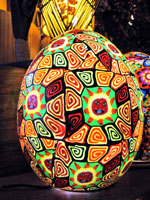 Leuchten als Souvenir (Foto: Eichner-Ramm) Leuchten als Souvenir (Foto: Eichner-Ramm)