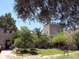 Venetianischer Turm auf dem Hügel (Foto: Eichner-Ramm) Venetianischer Turm auf dem Hügel (Foto: Eichner-Ramm)
