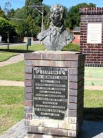 Dem d&auml;nischen Kapit&auml;n Dirk Meinhertz Hahn wurde in Hahndorf ein Denkmlal gesetzt