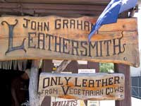 Leder von vegetarischen K&uuml;hen verkauft dieser Laden