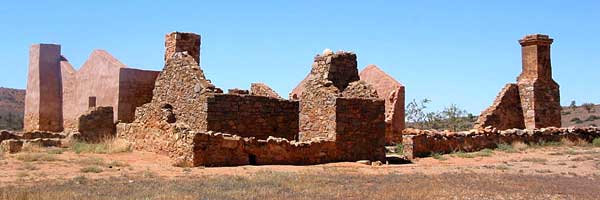 Ende eines Traumes: Kanyaka Ruins zwischen Quorn und Hawker Ende eines Traumes: Kanyaka Ruins zwischen Quorn und Hawker