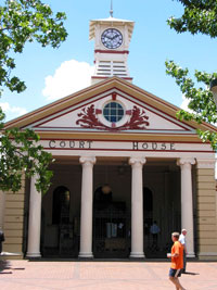 Sch&ouml;n herausgeputzt: Gerichtsgeb&auml;ude in Armidale