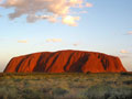 Gl&uuml;hender Felsbrocken: Uluru