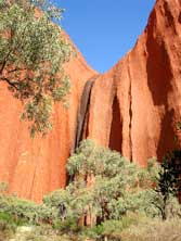 Trockener Fels: Nach Regenf&auml;llen bildet sich hier ein Wasserfall