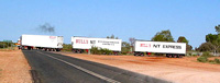 Roadtrains stellen die Versorgung im Outback sicher