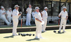 Very British: Lawn Bowl-Spieler auf dem Green von Melrose &ndash; nach der Teepause