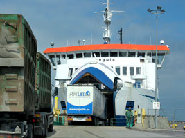 Fähre von Virtsu am Festland nach Kiuvatsu auf der Insel Muhu (Foto: Eichner-Ramm) Fähre von Virtsu am Festland nach Kiuvatsu auf der Insel Muhu (Foto: Eichner-Ramm)