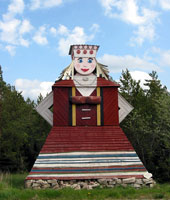 Ehemalige Windmühle in Frauentracht auf der Insel Saaremaa (Foto: Eichner-Ramm) Ehemalige Windmühle in Frauentracht auf der Insel Saaremaa (Foto: Eichner-Ramm)