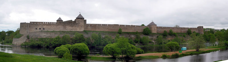 Auf russischer Seite des Narva-Flusses: Festung Ivangorod (Foto: Eichner-Ramm) Auf russischer Seite des Narva-Flusses: Festung Ivangorod (Foto: Eichner-Ramm)