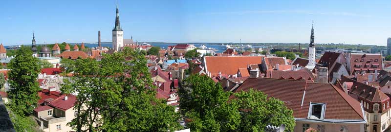 Blick von der Oberstadt über die Dächer Tallinns (Foto: Eichner-Ramm) Blick von der Oberstadt über die Dächer Tallinns (Foto: Eichner-Ramm)