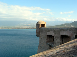 Dicke Mauern umgeben die Zitadelle (Foto: Eichner-Ramm) Dicke Mauern umgeben die Zitadelle (Foto: Eichner-Ramm)