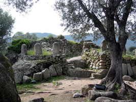 Das Zentralmonument wird der Torreaner-Kultur zugeschrieben (Foto: Eichner-Ramm) Das Zentralmonument wird der Torreaner-Kultur zugeschrieben (Foto: Eichner-Ramm)