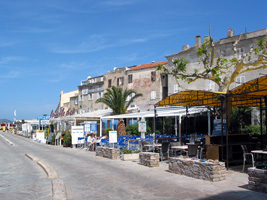 Restaurants in Saint Florent (Foto: Eichner-Ramm) Restaurants in Saint Florent (Foto: Eichner-Ramm)