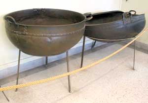 Schwer: Bronzewannen aus Tylissos im Arch&auml;ologischen Museum