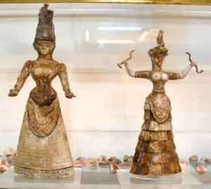 Schlangeng&ouml;ttin: Exponate im Arch&auml;ologischen Museum