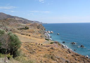 Kaum Verkehr: Stra&szlig;e an der S&uuml;dk&uuml;ste