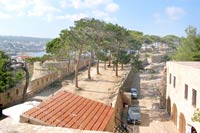 Einstiges Waffenlager der Fortezza (Geb&auml;ude rechts im Bild)