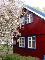 Eine von 54 denkmalgeschützten Fischerkaten des Ortes (Foto: Eichner-Ramm) Eine von 54 denkmalgeschützten Fischerkaten des Ortes (Foto: Eichner-Ramm)