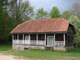 Kormorane und Graureiher lassen sich von einer Holzplattform bei Judokrante beobachten (Foto: Eichner-Ramm) Kormorane und Graureiher lassen sich von einer Holzplattform bei Judokrante beobachten (Foto: Eichner-Ramm)