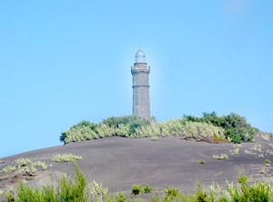 Von Lava-Asche umgeben: Leuchtturm an der Ponta Capelinhos (Foto: Eichner-Ramm) Von Lava-Asche umgeben: Leuchtturm an der Ponta Capelinhos (Foto: Eichner-Ramm)