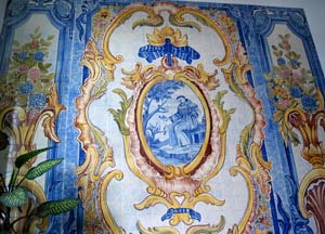 Prächtige Azulejos: Treppenhaus im Altenheim des ehemaligen Franziskanerklosters (Foto: Eichner-Ramm) Prächtige Azulejos: Treppenhaus im Altenheim des ehemaligen Franziskanerklosters (Foto: Eichner-Ramm)