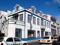 Gesch&auml;ftst&uuml;chtig: Peter Caf&eacute; Sport mit dazugeh&ouml;rigem Laden (vorn im Bild), Bar (dahinter) und Tourb&uuml;ro (Foto: Eichner-Ramm)