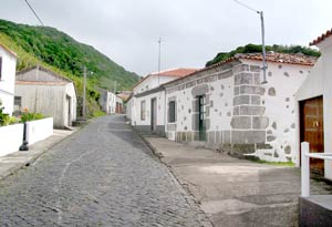 Hauptstraße in Fajã Grande (Foto: Eichner-Ramm) Hauptstraße in Fajã Grande (Foto: Eichner-Ramm)