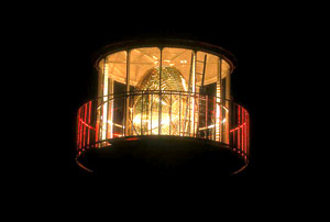 Reicht 22 Seemeilen weit: Leuchtfeuer an der Ponta do Albarnaz (Foto: Direcção Regional de Turismo dos Açores) Reicht 22 Seemeilen weit: Leuchtfeuer an der Ponta do Albarnaz (Foto: Direcção Regional de Turismo dos Açores)