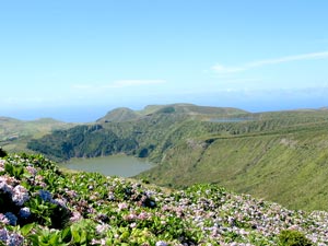 Blick auf die Lagoas Rasa (rechts) und Funda (Foto: Eichner-Ramm) Blick auf die Lagoas Rasa (rechts) und Funda (Foto: Eichner-Ramm)