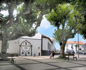 Dorfplatz von Santa Cruz das Flores (Foto: Eichner-Ramm) Dorfplatz von Santa Cruz das Flores (Foto: Eichner-Ramm)