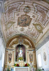 Gew&ouml;lbe und Altar der Pfarrkirche von Santa Cruz das Flores (Foto: Eichner-Ramm)