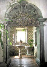 Nische in der Pfarrkirche von Santa Cruz das Flores (Foto: Eichner-Ramm)