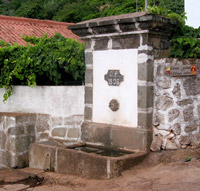 Brunnen in der Faj&atilde S&atilde;o Jo&atilde;o (Foto: Eichner-Ramm)