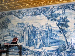 Pr&auml;chtige Azulejos zieren das Innere der Igreja Matriz de Santa Maria Madalena (Foto: Eichner-Ramm)
