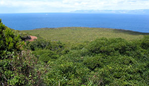 Blick &uuml;ber die Ponta do Mist&eacute;rio hinweg zur Insel S&atilde;o Jorge (Foto: Eichner-Ramm))