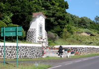 Gedenkst&auml;tte am Ortsausgang von S&atilde;o Mateus. (Foto: Eichner-Ramm)