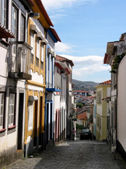 Altstadtgasse in Angra do Hero&iacute;smo (Foto: Eichner-Ramm)