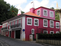 Blick auf das hoch oben gelegene Mem&oacute;ria (Foto: Eichner-Ramm)