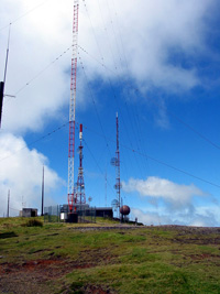 Antennen auf dem Gipfel der Serra de Santa B&aacute;rbara (Foto: Eichner-Ramm)