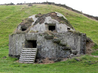 Seltsamer Unterstand an einem Str&auml;&szlig;chen in der Serra do Cume (Foto: Eichner-Ramm)