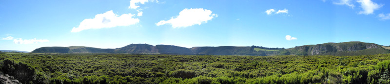 Riesiger Krater: In der Caldeira Guilherme Moniz (Foto: Eichner-Ramm) Riesiger Krater: In der Caldeira Guilherme Moniz (Foto: Eichner-Ramm)