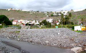 Blick &uuml;ber den Barranco auf die Ortsteile Laguna de Santiago und Tecina