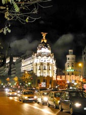 Repr&auml;sentativ selbst bei Nacht: Edifico Metropolis