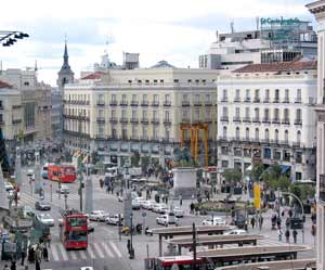 Das pulsierende Herz Madrids: Blick auf die Puerta del Sol Das pulsierende Herz Madrids: Blick auf die Puerta del Sol