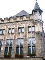 Haus L&ouml;wenstein am Markt: Zinnenkranz aus dem 14.Jahrhundert