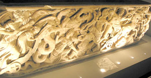 Antiker Proserpinasarkopharg: 250 Jahre lang war Karl der Gro&szlig;e hierin bestattet