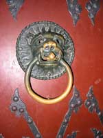 Den T&uuml;rklopfer am Dom-Eingang sollte sich der Besucher genauer ansehen