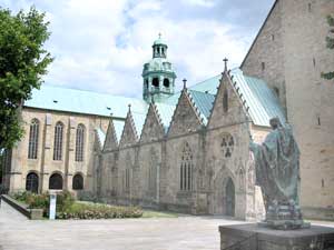 M&auml;chtiges Bauwerk: der Hildesheimer Dom