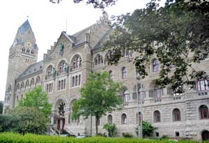 Ehemaliger Sitz der preu&szlig;ischen Regierung am Konrad-Adenauer-Ufer